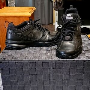 MEN'S NIKE SHOES SIZE 10